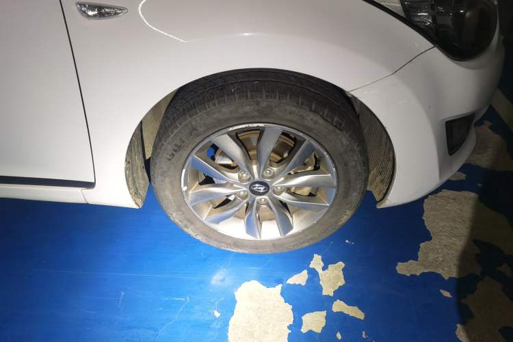 Used Hyundai Elantra (5th Generation / Langdong) 2015 1.6L Automatic Fashion Model Right Front Wheel Hub