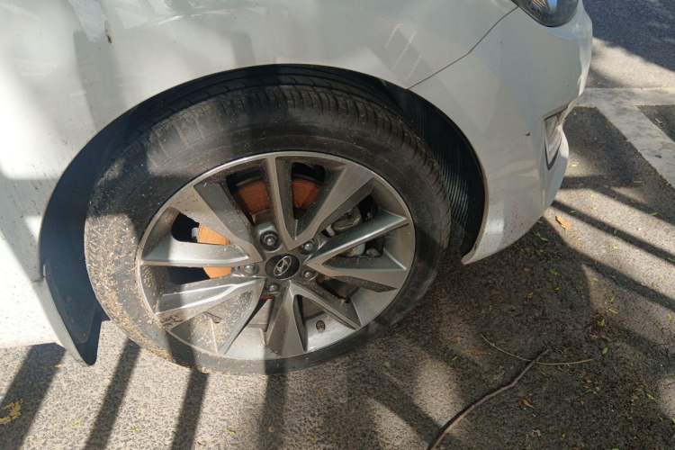Used Hyundai Elantra (5th Generation / Langdong) 2015 1.6L Automatic Luxury Model Right Front Wheel Hub