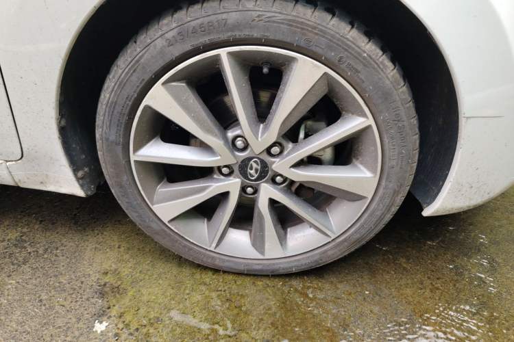 Used Hyundai Elantra (5th Generation / Langdong) 2015 1.6L Automatic Leading Model Right Front Wheel Hub