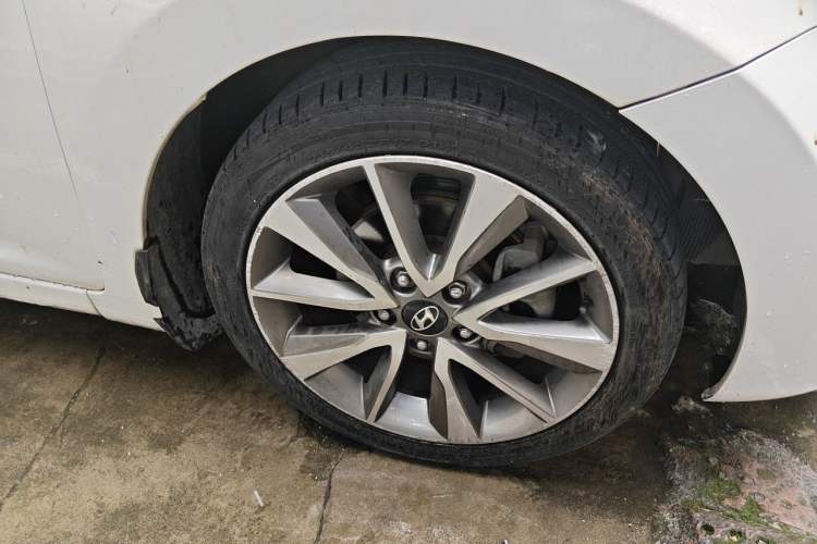 Used Hyundai Elantra (5th Generation / Langdong) 2015 1.6L Automatic Luxury Model Right Front Wheel Hub