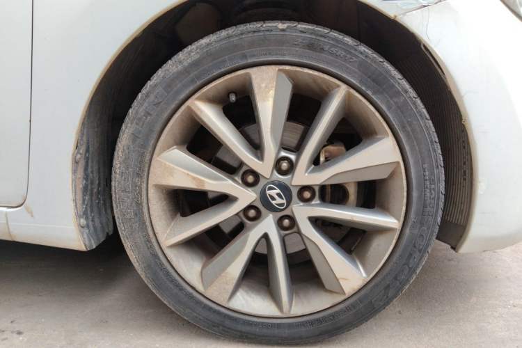 Used Hyundai Elantra (5th Generation / Langdong) 2015 1.6L Automatic Leading Model Right Front Wheel Hub