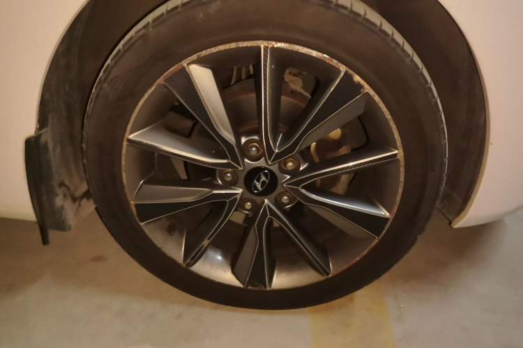Used Hyundai Elantra (5th Generation / Langdong) 2015 1.6L Automatic Leading Model Right Front Wheel Hub