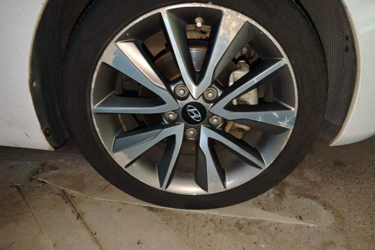 Used Hyundai Elantra (5th Generation / Langdong) 2015 1.6L Automatic Leading Model Right Front Wheel Hub