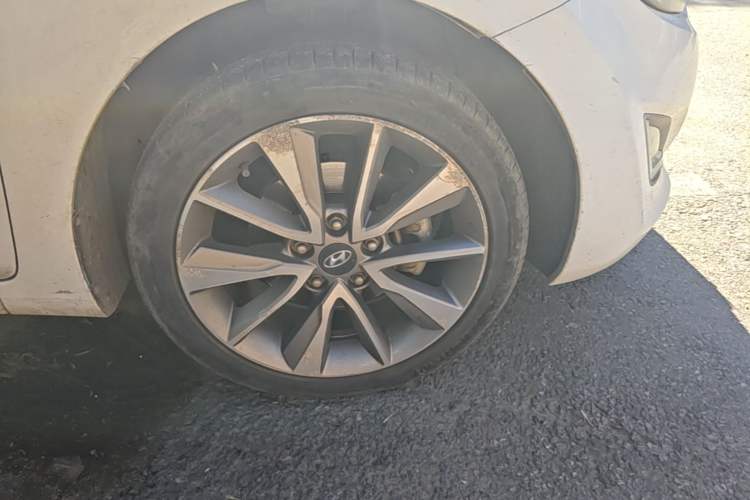 Used Hyundai Elantra (5th Generation / Langdong) 2015 1.6L Automatic Luxury Model Right Front Wheel Hub