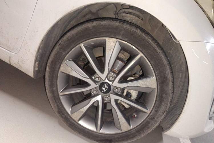 Used Hyundai Elantra (5th Generation / Langdong) 2015 1.6L Automatic Luxury Model Right Front Wheel Hub