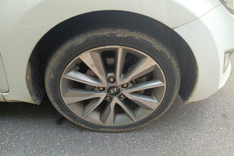 Used Hyundai Elantra (5th Generation / Langdong) 2015 1.6L Automatic Leading Model Right Front Wheel Hub