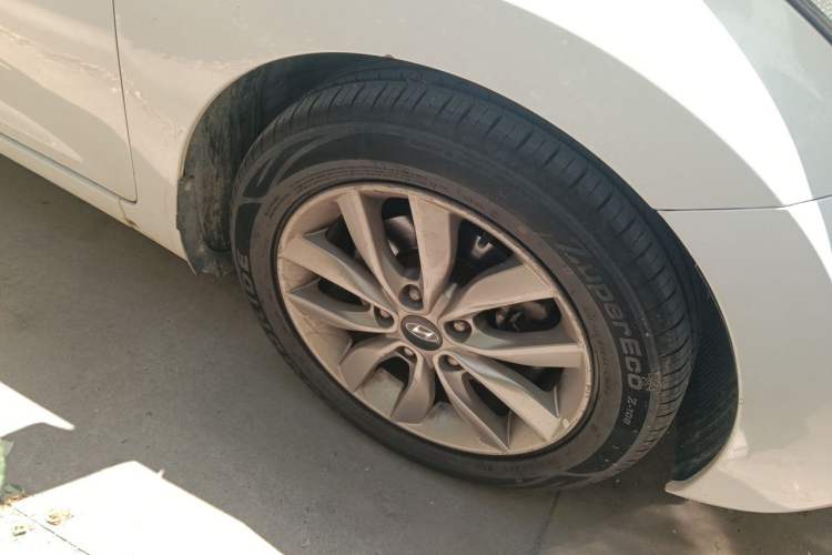 Used Hyundai Elantra (5th Generation / Langdong) 2015 1.6L Manual Leading Model Right Front Wheel Hub