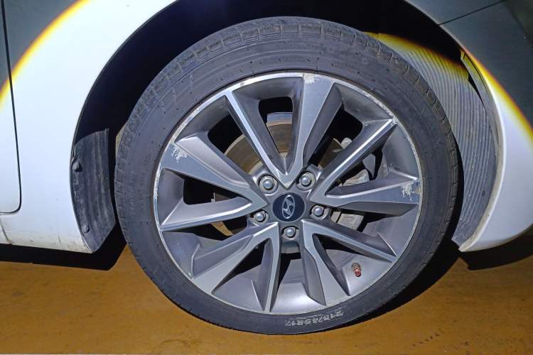 Used Hyundai Elantra (5th Generation / Langdong) 2015 1.6L Automatic Luxury Model Right Front Wheel Hub