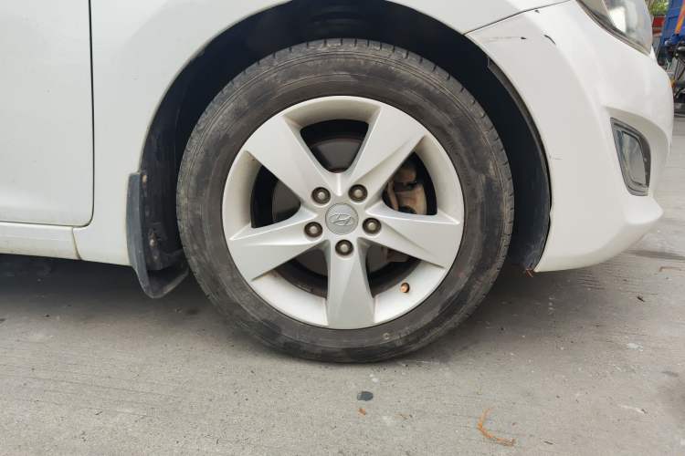 Used Hyundai Elantra (5th Generation / Langdong) 2015 1.6L Manual Fashion Edition Right Front Wheel Hub