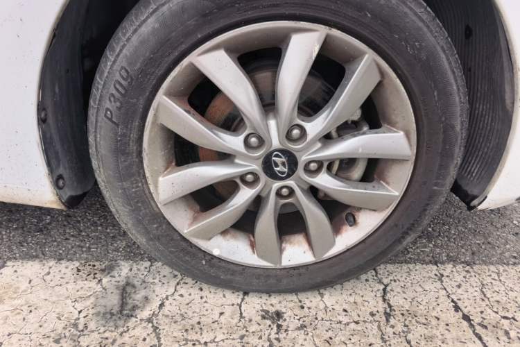 Used Hyundai Elantra (5th Generation / Langdong) 2015 1.6L Manual Fashion Edition Right Front Wheel Hub