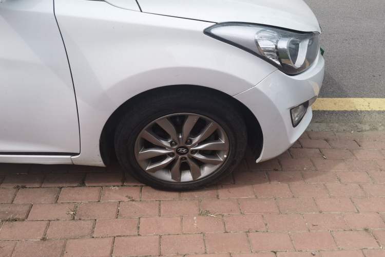 Used Hyundai Elantra (5th Generation / Langdong) 2015 1.6L Manual Leading Model Right Front Wheel Hub