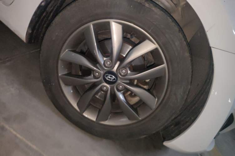Used Hyundai Elantra (5th Generation / Langdong) 2015 1.6L Manual Leading Model Right Front Wheel Hub