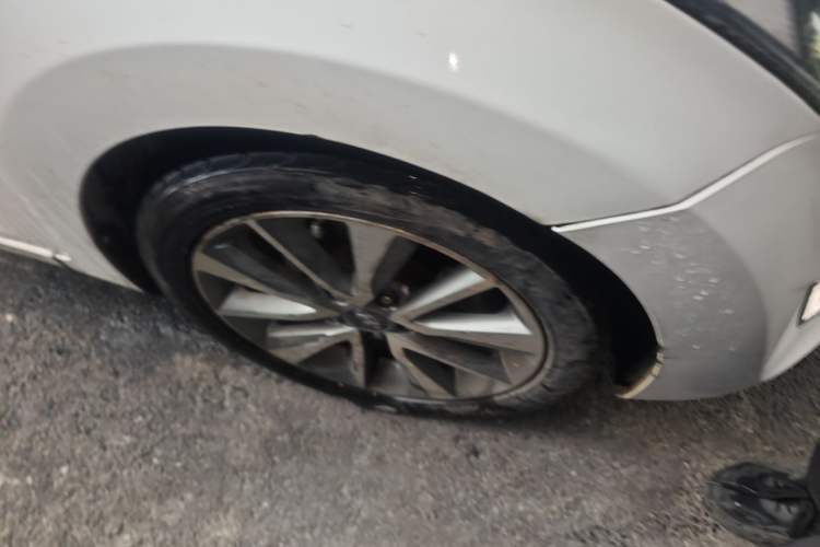 Used Hyundai Elantra (5th Generation / Langdong) 2015 1.6L Automatic Luxury Model Right Front Wheel Hub