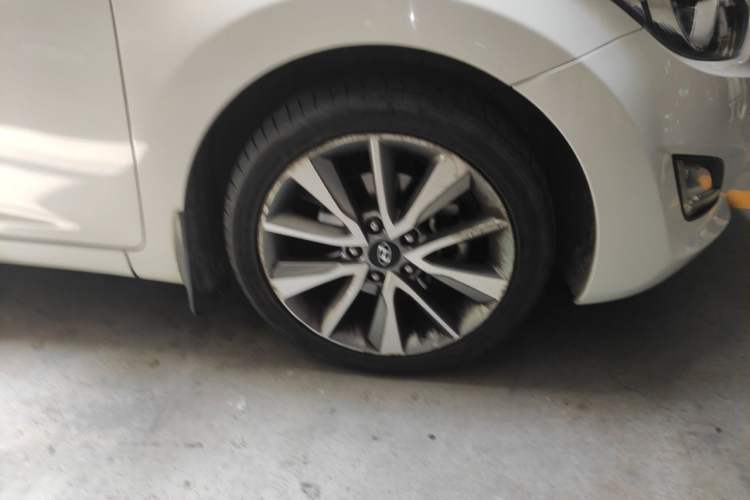 Used Hyundai Elantra (5th Generation / Langdong) 2015 1.6L Automatic Leading Model Right Front Wheel Hub