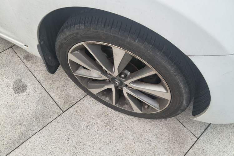Used Hyundai Elantra (5th Generation / Langdong) 2015 1.6L Automatic Leading Model Right Front Wheel Hub