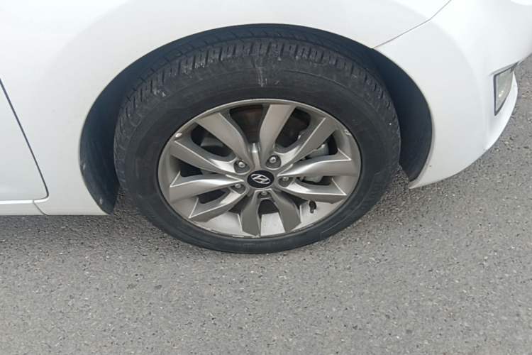 Used Hyundai Elantra (5th Generation / Langdong) 2015 1.6L Manual Leading Model Right Front Wheel Hub