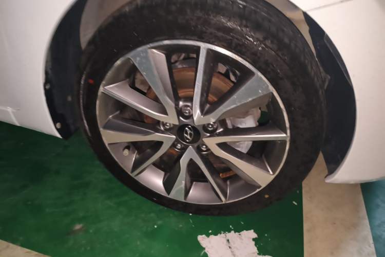 Used Hyundai Elantra (5th Generation / Langdong) 2015 1.6L Automatic Leading Model Right Front Wheel Hub