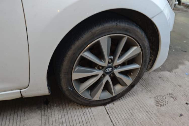 Used Hyundai Elantra (5th Generation / Langdong) 2015 1.6L Automatic Luxury Model Right Front Wheel Hub