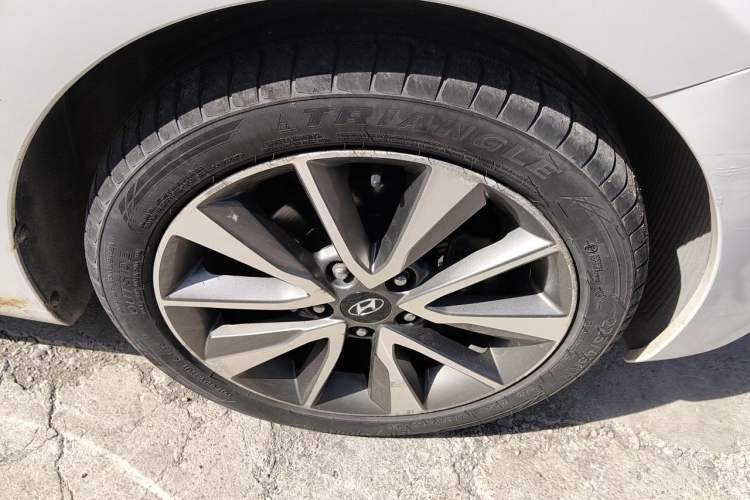 Used Hyundai Elantra (5th Generation / Langdong) 2015 1.6L Automatic Leading Model Right Front Wheel Hub