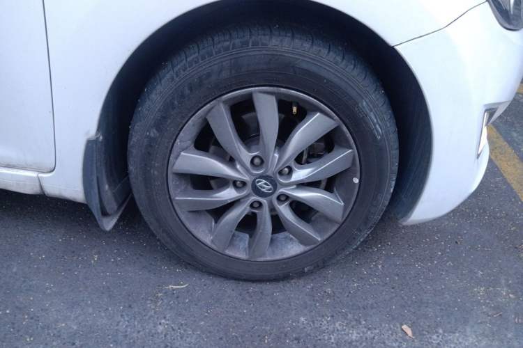 Used Hyundai Elantra (5th Generation / Langdong) 2015 1.6L Manual Leading Model Right Front Wheel Hub