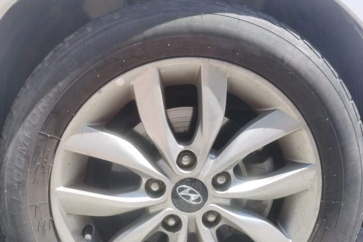 Used Hyundai Elantra (5th Generation / Langdong) 2015 1.6L Automatic Fashion Model Right Front Wheel Hub