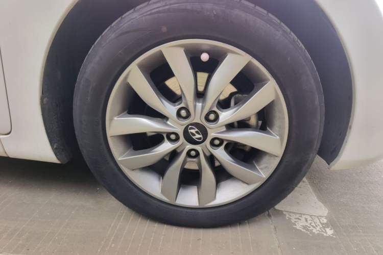 Used Hyundai Elantra (5th Generation / Langdong) 2015 1.6L Manual Leading Model Right Front Wheel Hub