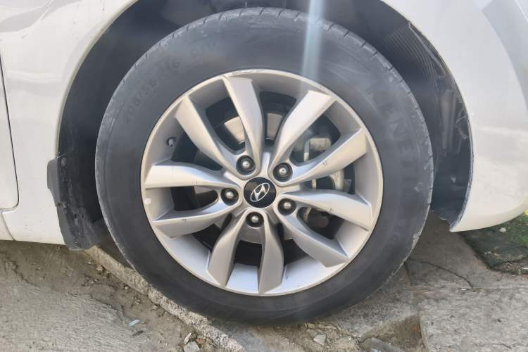 Used Hyundai Elantra (5th Generation / Langdong) 2015 1.6L Manual Leading Model Right Front Wheel Hub