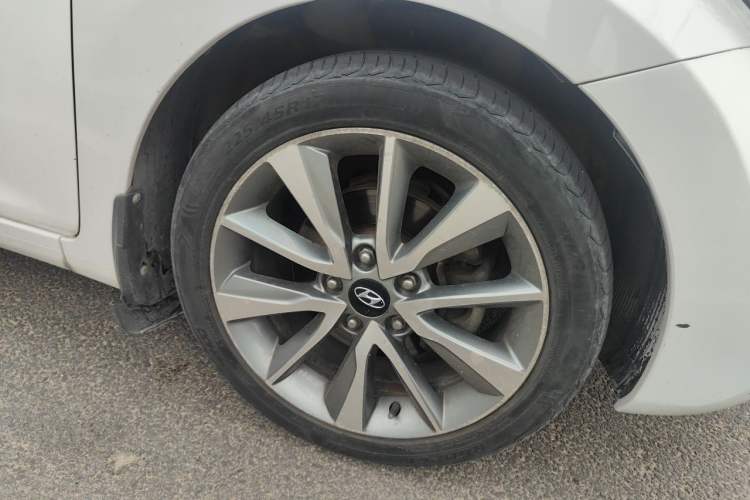Used Hyundai Elantra (5th Generation / Langdong) 2015 1.6L Automatic Leading Model Right Front Wheel Hub