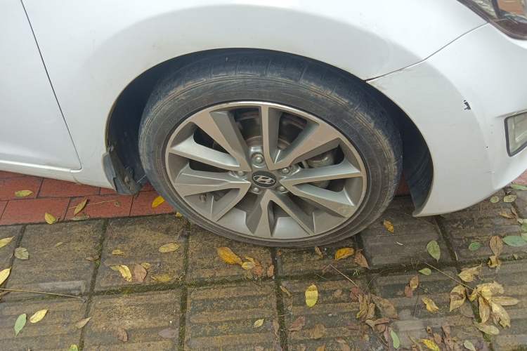 Used Hyundai Elantra (5th Generation / Langdong) 2015 1.6L Automatic Leading Model Right Front Wheel Hub