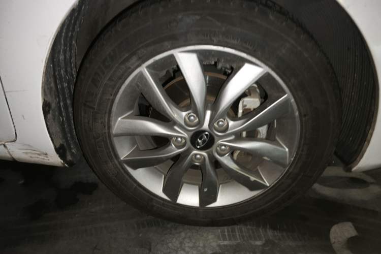 Used Hyundai Elantra (5th Generation / Langdong) 2015 1.6L Manual Leading Model Right Front Wheel Hub