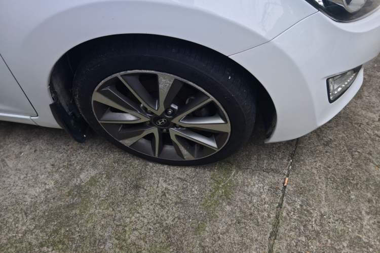 Used Hyundai Elantra (5th Generation / Langdong) 2015 1.6L Automatic Luxury Model Right Front Wheel Hub