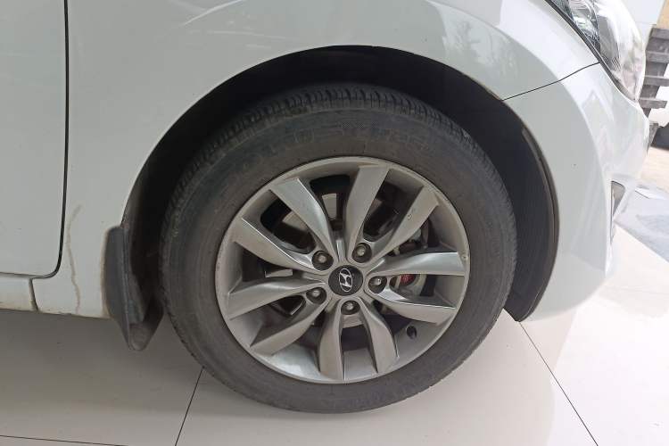 Used Hyundai Elantra (5th Generation / Langdong) 2015 1.6L Manual Leading Model Right Front Wheel Hub