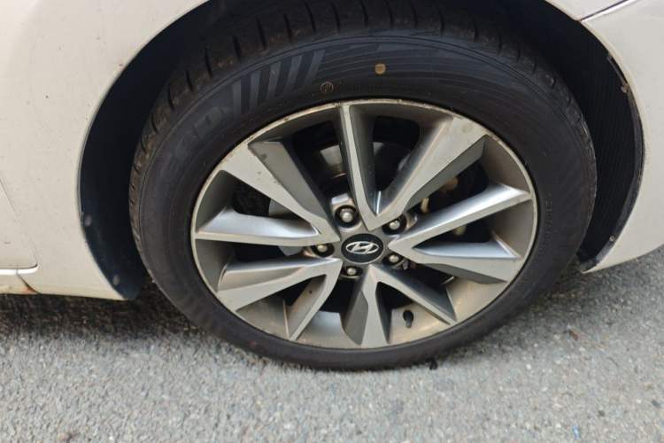 Used Hyundai Elantra (5th Generation / Langdong) 2015 1.6L Automatic Leading Model Right Front Wheel Hub