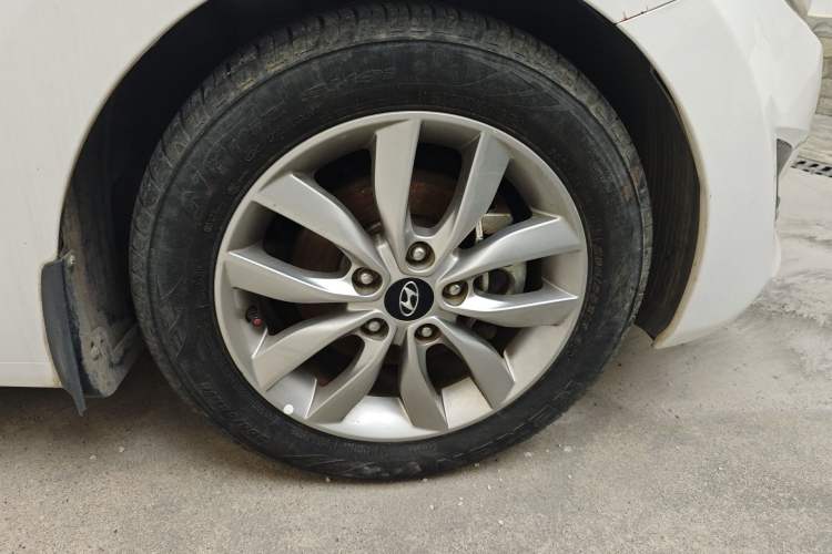 Used Hyundai Elantra (5th Generation / Langdong) 2015 1.6L Manual Leading Model Right Front Wheel Hub