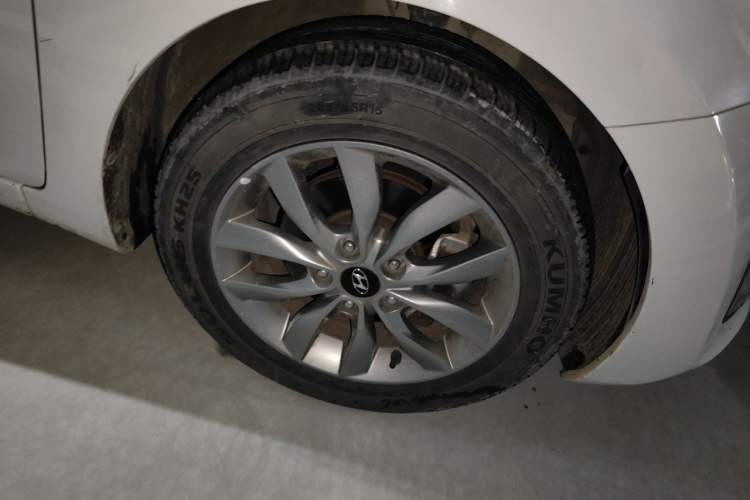 Used Hyundai Elantra (5th Generation / Langdong) 2015 1.6L Manual Leading Model Right Front Wheel Hub