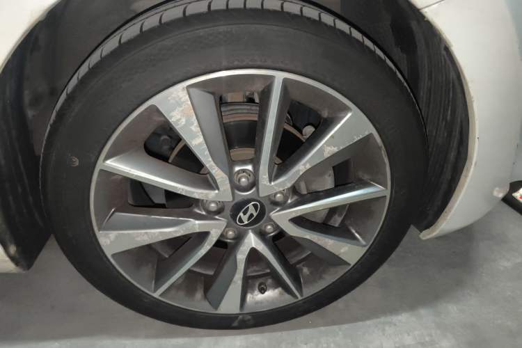 Used Hyundai Elantra (5th Generation / Langdong) 2015 1.6L Automatic Leading Model Right Front Wheel Hub
