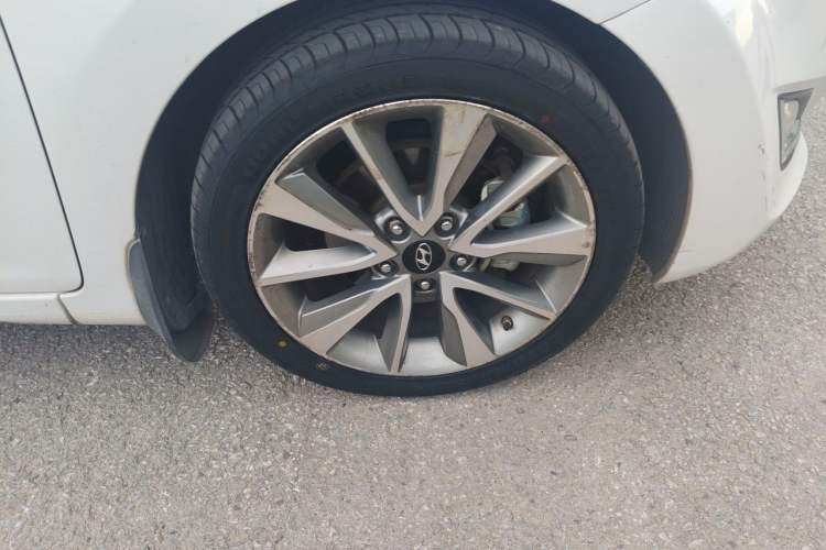 Used Hyundai Elantra (5th Generation / Langdong) 2015 1.6L Automatic Leading Model Right Front Wheel Hub