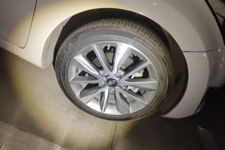 Used Hyundai Elantra (5th Generation / Langdong) 2015 1.6L Automatic Luxury Model Right Front Wheel Hub