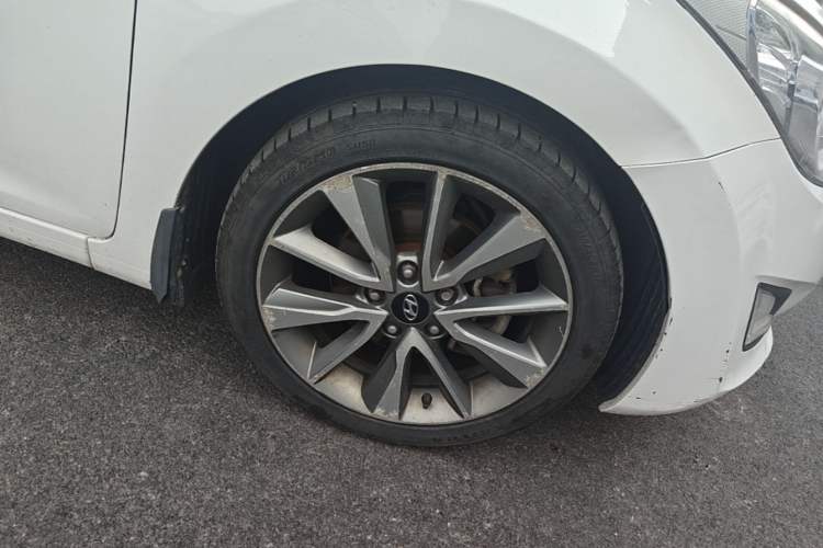 Used Hyundai Elantra (5th Generation / Langdong) 2015 1.6L Automatic Luxury Model Right Front Wheel Hub