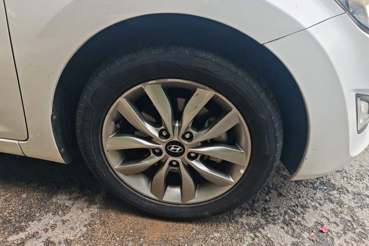 Used Hyundai Elantra (5th Generation / Langdong) 2015 1.6L Manual Leading Model Right Front Wheel Hub