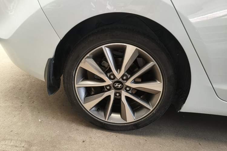 Used Hyundai Elantra (5th Generation / Langdong) 2015 1.6L Automatic Leading Model Right Rear Wheel Hub