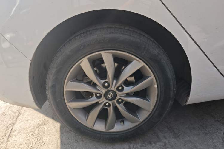 Used Hyundai Elantra (5th Generation / Langdong) 2015 1.6L Automatic Fashion Model Right Rear Wheel Hub