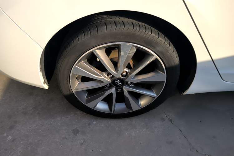 Used Hyundai Elantra (5th Generation / Langdong) 2015 1.6L Automatic Leading Model Right Rear Wheel Hub