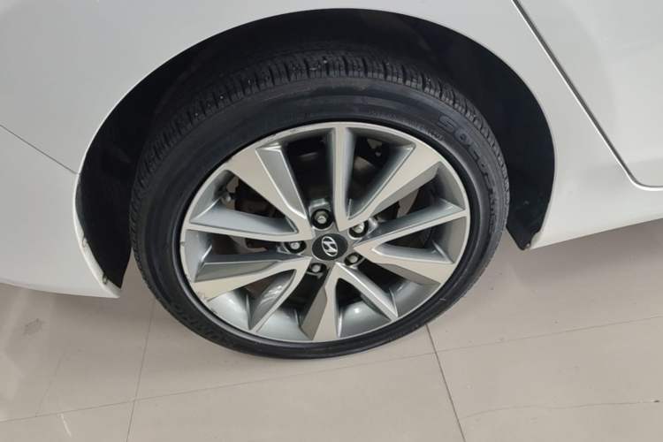 Used Hyundai Elantra (5th Generation / Langdong) 2015 1.6L Automatic Leading Model Right Rear Wheel Hub