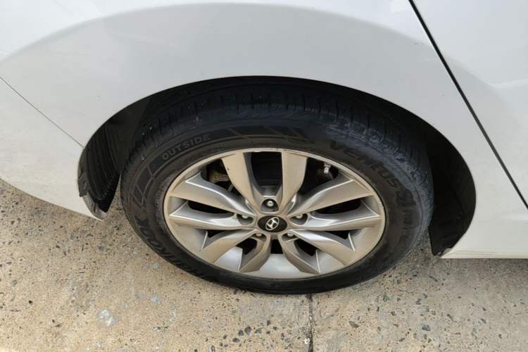 Used Hyundai Elantra (5th Generation / Langdong) 2015 1.6L Automatic Fashion Model Right Rear Wheel Hub