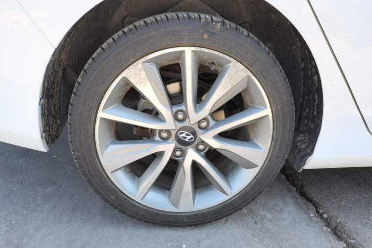 Used Hyundai Elantra (5th Generation / Langdong) 2015 1.6L Automatic Leading Model Right Rear Wheel Hub