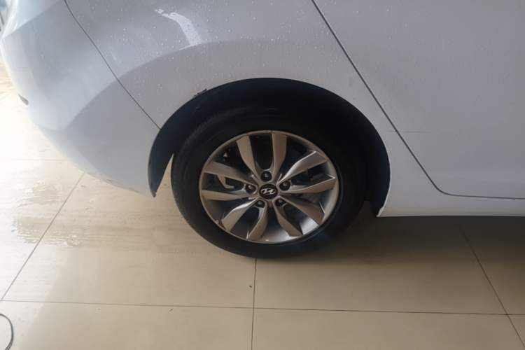 Used Hyundai Elantra (5th Generation / Langdong) 2015 1.6L Automatic Fashion Model Right Rear Wheel Hub