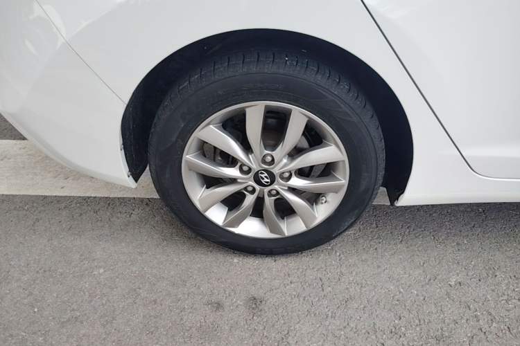 Used Hyundai Elantra (5th Generation / Langdong) 2015 1.6L Automatic Fashion Model Right Rear Wheel Hub
