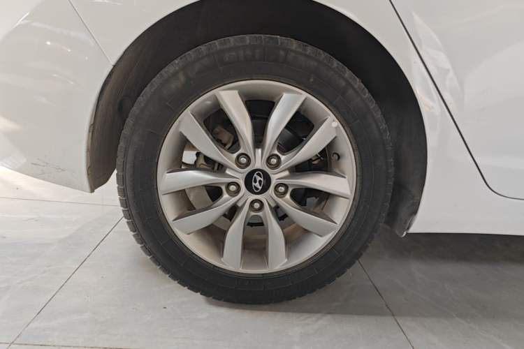 Used Hyundai Elantra (5th Generation / Langdong) 2015 1.6L Automatic Fashion Model Right Rear Wheel Hub