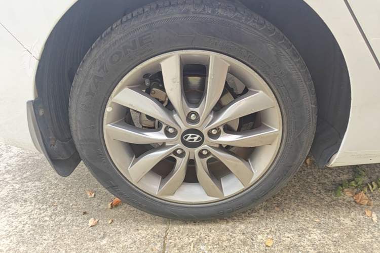Used Hyundai Elantra (5th Generation / Langdong) 2015 1.6L Manual Leading Model Right Rear Wheel Hub